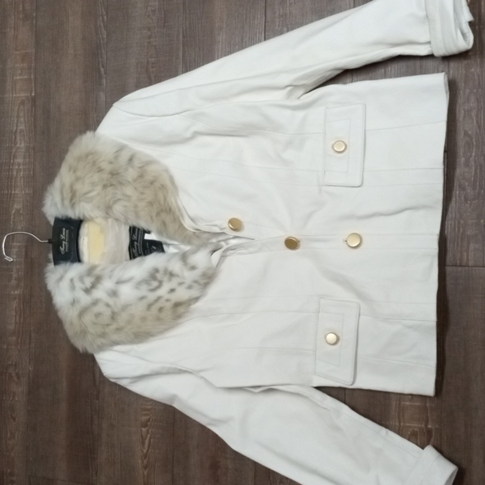 Terry Lewis classic luxuries leather jacket with removable fur collar. Sz large.